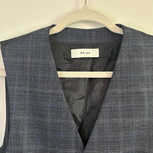 REISS Men's Monroe Modern Fit Check Vest Button Front Navy Blue 36 - Picture 3 of 10